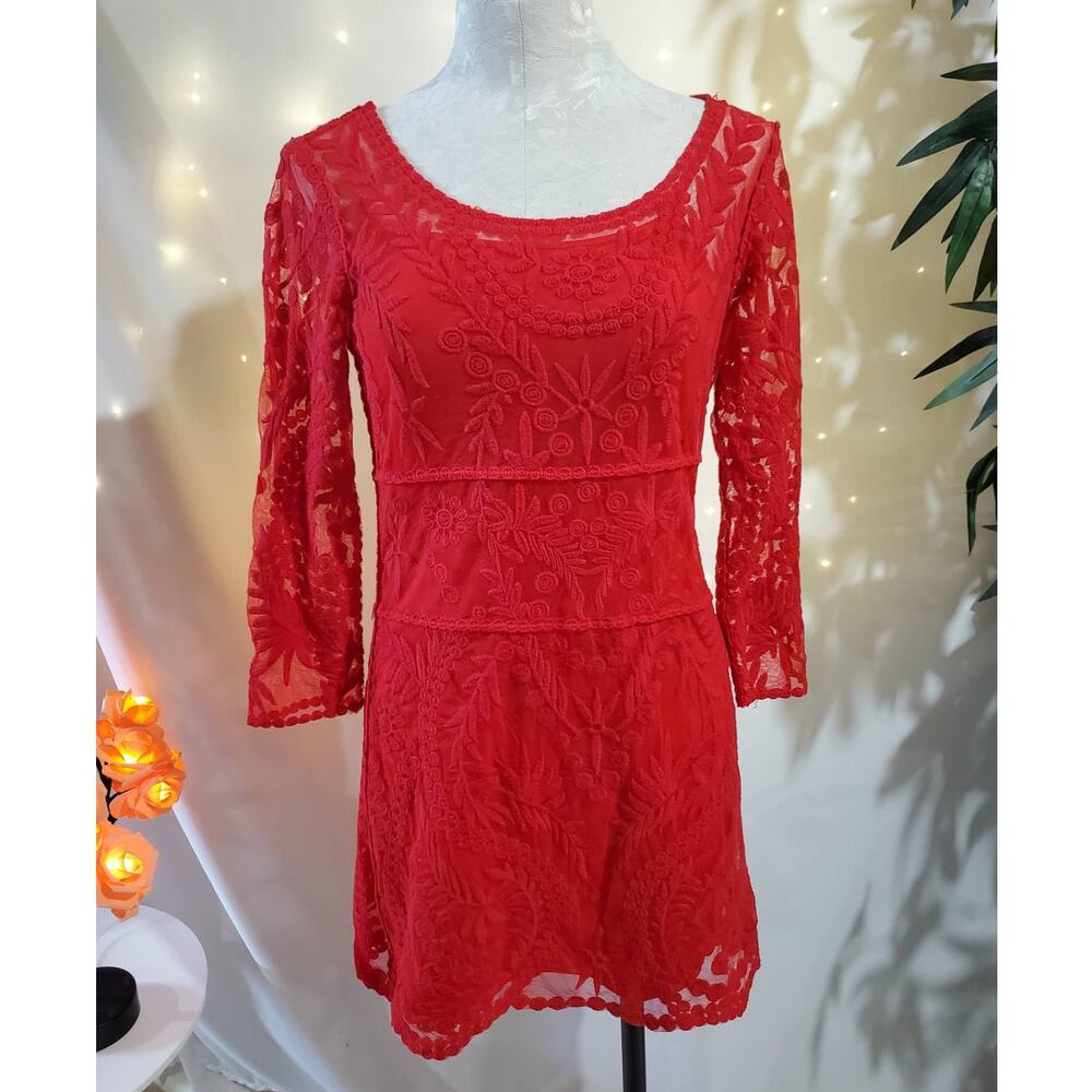 Express Baroque Red Lace 3/4 Sleeve Mini Cocktail Dress Womens Size S Scoop Neck